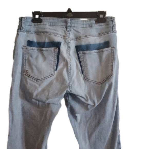 𝅺light wash Kut from The kloth Reese ankle straight leg jeans, size 8. - Picture 11 of 11